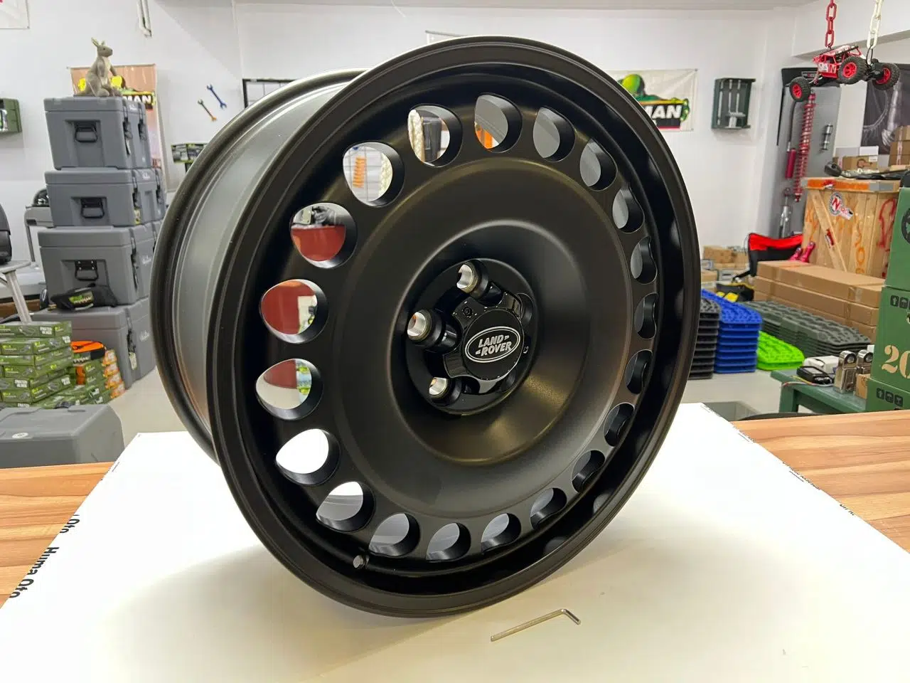 Yeni Defender Para Delikli 20 inch Siyah Jant DEF20-174